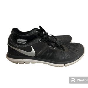 NIKE black womens fitsole Nike Women’s black Nike shoes FitSole